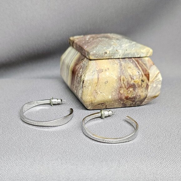 Wavy Hoop Earrings on Posts, Silver Plate, Medium Size, Vintage (90s) 1 1/4" - Picture 6 of 9